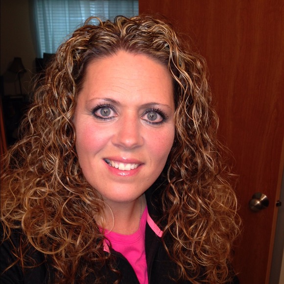 Profile Picture of Debbie Kasalek (@debbiek08) on Poshmark