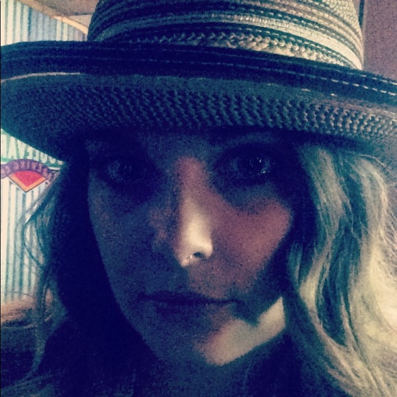 Profile Picture of Niki Niekamp (@nikido86) on Poshmark