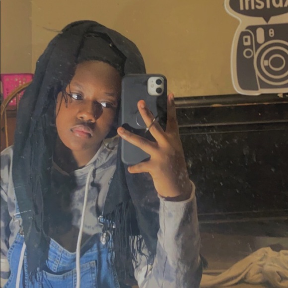 Profile Picture of Lilly Lilly (@lillylilly7559) on Poshmark