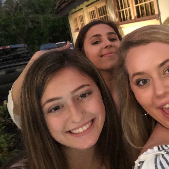 Profile Picture of Lauren Frady (@laurenfrady9) on Poshmark