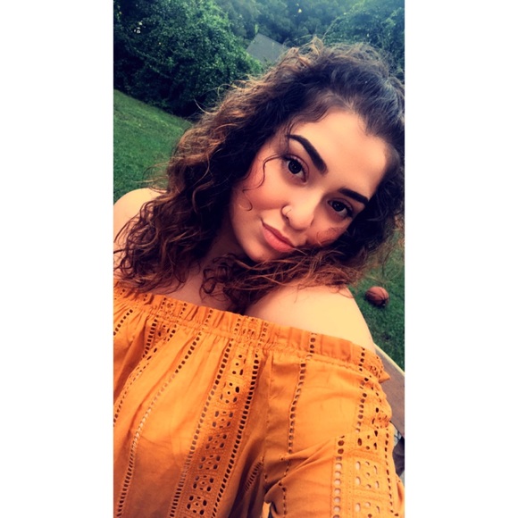 Profile Picture of Taylor Ditillo (@tayscloset19) on Poshmark