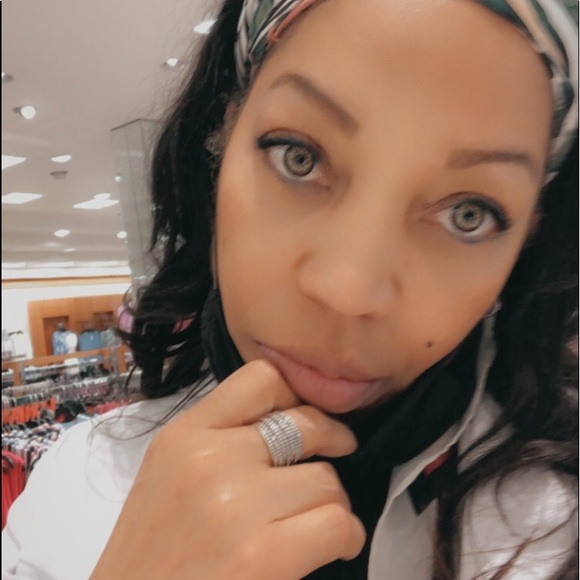 Profile Picture of Dorsha Cravin (@faceandbody) on Poshmark