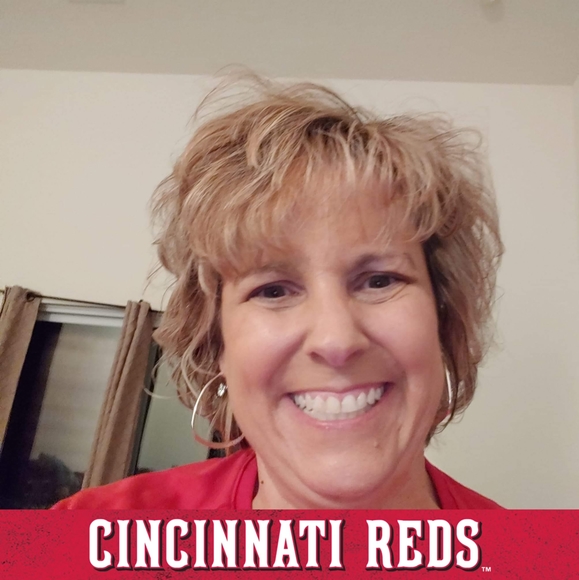 Profile Picture of Julie Honican (@jhonican1170) on Poshmark