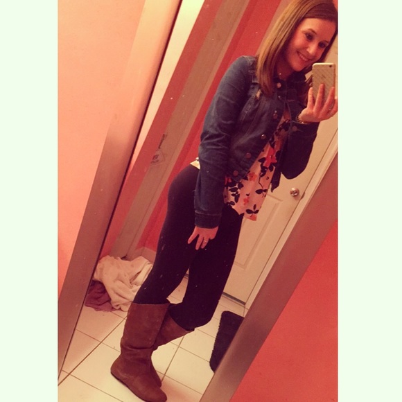 Profile Picture of Devinne Cohen (@devinnecohen) on Poshmark