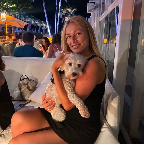 Profile Picture of Olga Vox (@olgavox) on Poshmark
