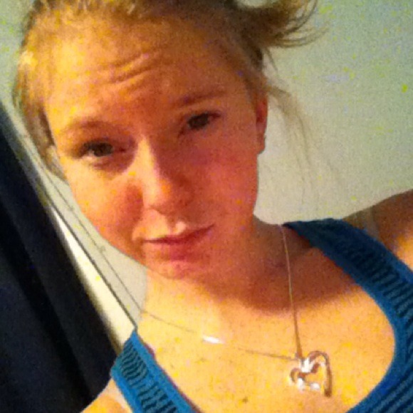 Profile Picture of Autumn Bowersox (@autumn_rain20) on Poshmark