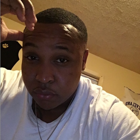 Profile Picture of Edarious Thomas (@welderthomas) on Poshmark