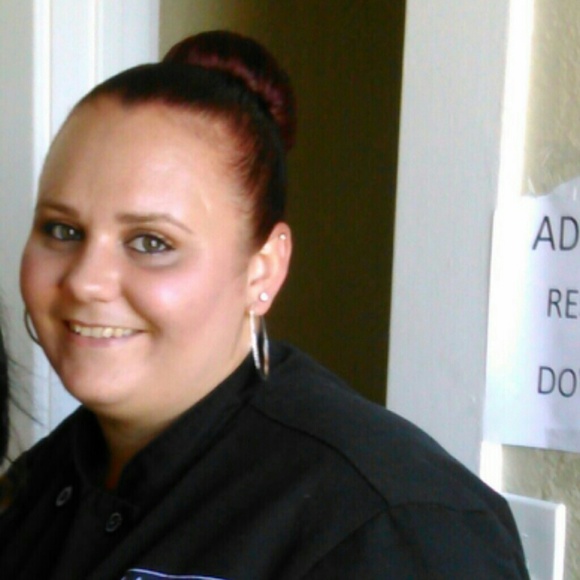 Profile Picture of Ashley Woodbridge (@awoodbridge15) on Poshmark