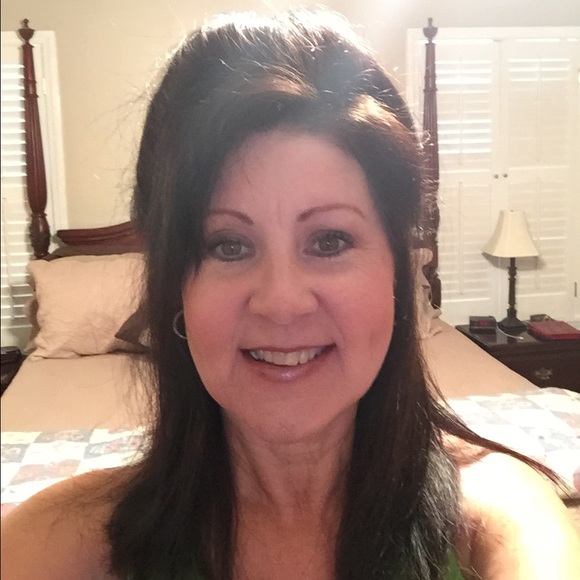 Profile Picture of Patti Oswalt (@pattilynn63) on Poshmark