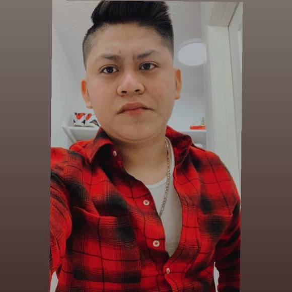 Profile Picture of Johns Frames (@johnsframes) on Poshmark
