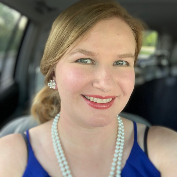 Profile Picture of Allison Dunbar (@adunbar55) on Poshmark