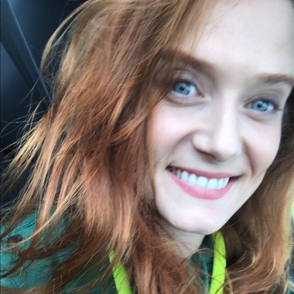 Profile Picture of Laura Leblanc (@laural9) on Poshmark