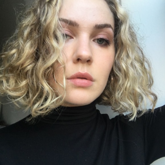 Profile Picture of Paulina Casey (@pcasey24) on Poshmark