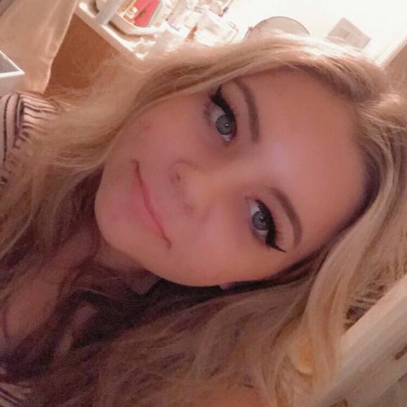 Profile Picture of Kyla Altmeyer (@kylaaa_64) on Poshmark