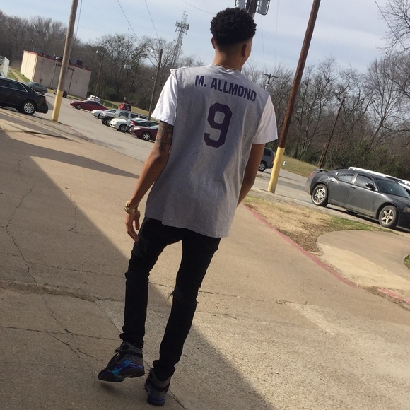 Profile Picture of Matthew Allmond (@slimothyt) on Poshmark