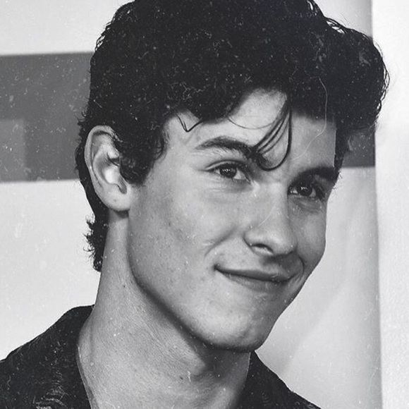 Profile Picture of Leilani Craigo (@leilanicraigo) on Poshmark