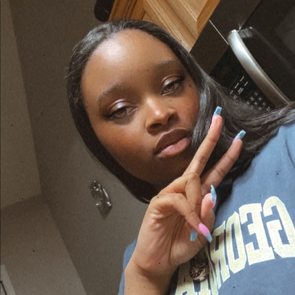 Profile Picture of Summer Daniels (@summertimmee) on Poshmark