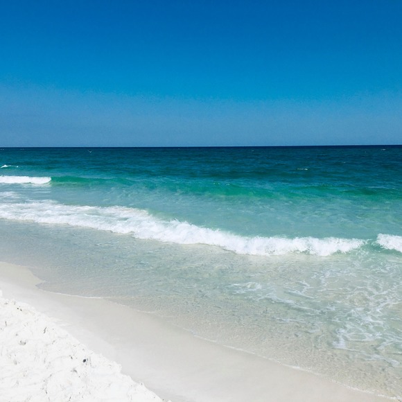 Profile Picture of Ashley Emerick (@aemerick_92) on Poshmark