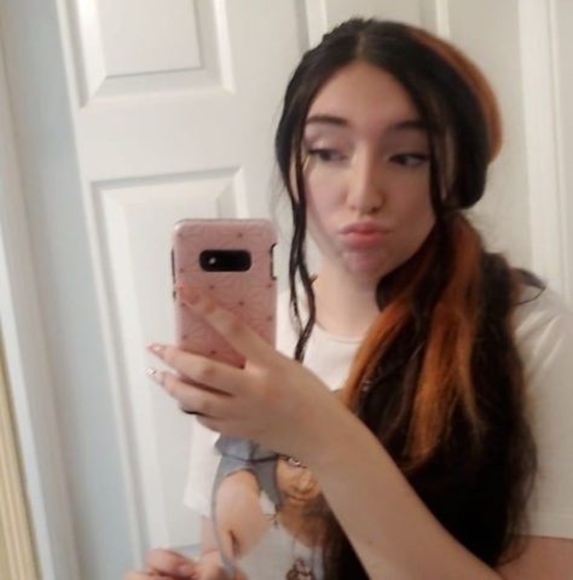 Profile Picture of Tehya Molina (@tehyam8) on Poshmark