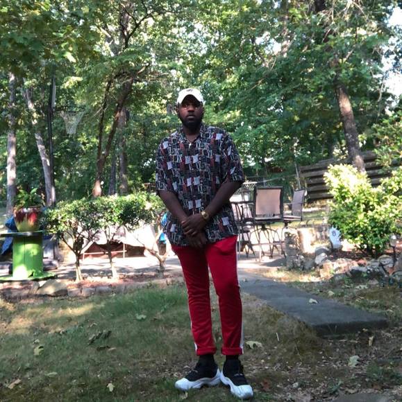 Profile Picture of Aaron Walker (@aaronwalker163) on Poshmark