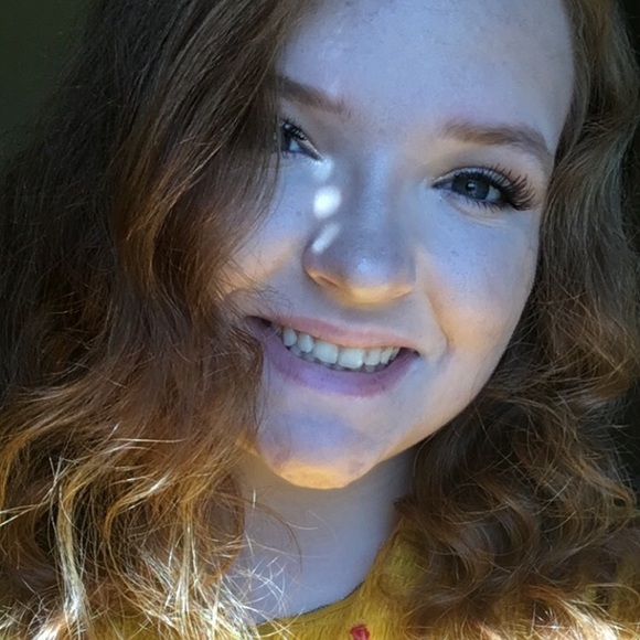 Profile Picture of Claire Noelle (@clairenoelle51) on Poshmark