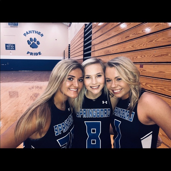 Profile Picture of Avery Dillon (@averydillon_) on Poshmark