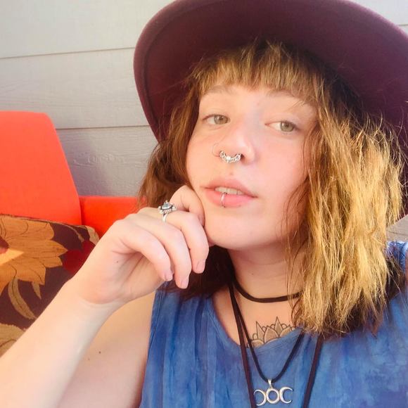 Profile Picture of Madison Helm (@madison_helm) on Poshmark