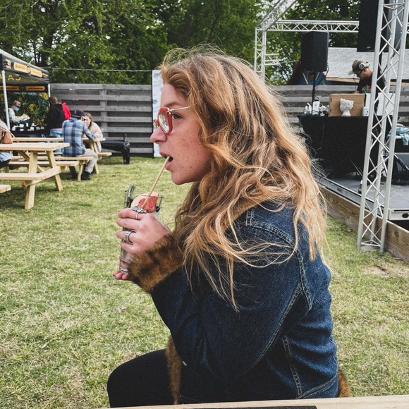 Profile Picture of Jamie Knapp (@jamie_knapp) on Poshmark