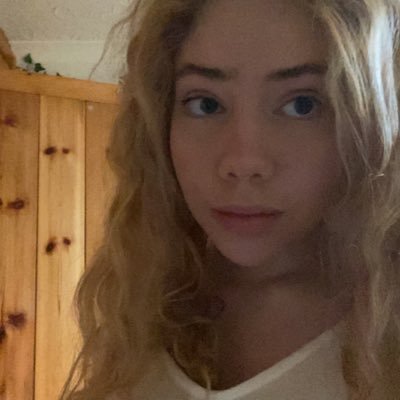 Profile Picture of Miranda Rowe (@Miranda03171138) on Twitter