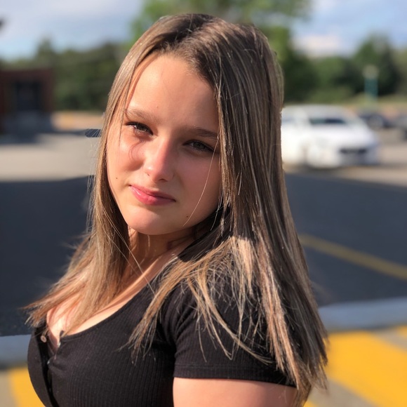 Profile Picture of Oceane Duguay (@oceaneduguay) on Poshmark
