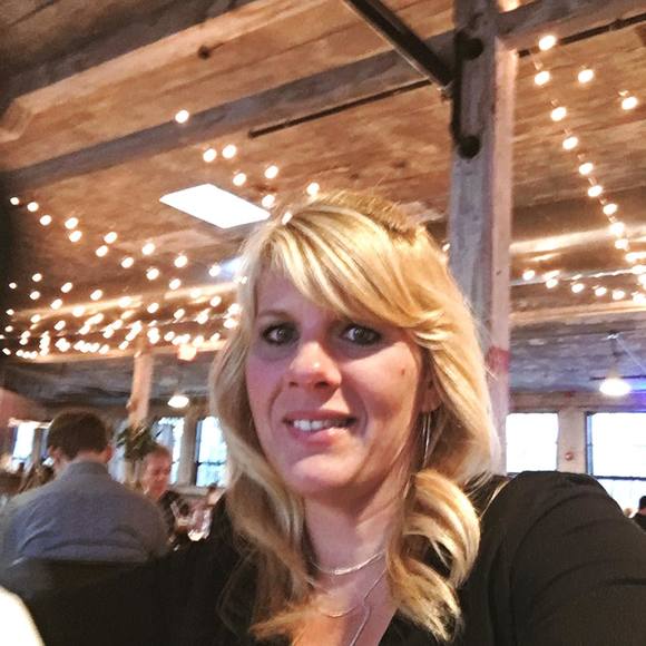 Profile Picture of Jeanette Cooling (@jcooling21) on Poshmark