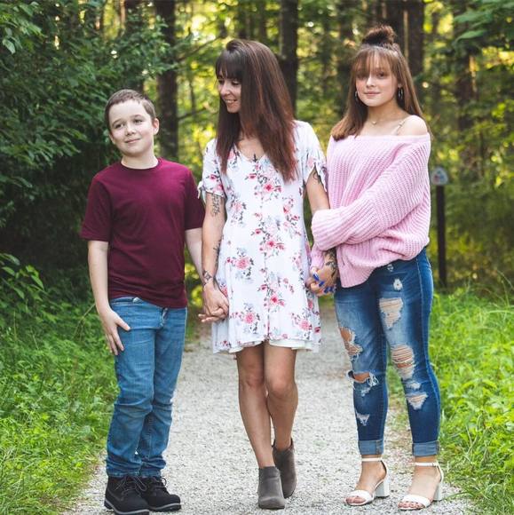 Profile Picture of Amanda Blevins (@ablevins0047) on Poshmark