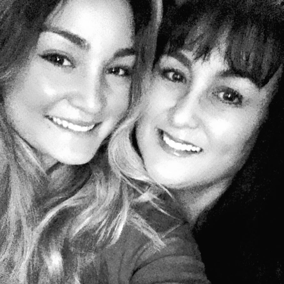 Eileen Chantrill - Poshmark Profile Picture of Eileen Chantrill (@yuki92277) on Poshmark