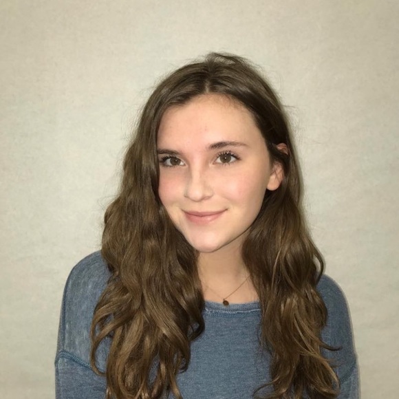 Profile Picture of Aleah Paetsch (@aleah_paetsch) on Poshmark