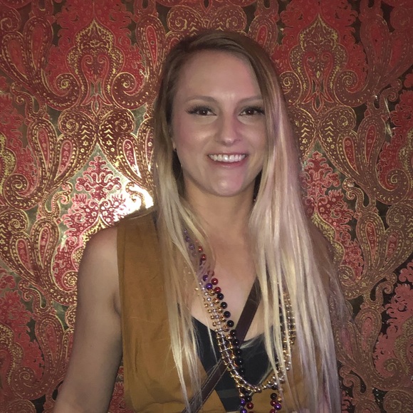 Profile Picture of Leah Eckstrom (@leaheck) on Poshmark