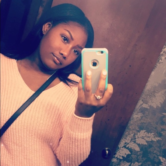 Profile Picture of Keauni Smith (@keaunismith44) on Poshmark