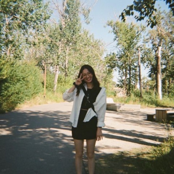 Profile Picture of Bomin Kim (@bomin0917) on Poshmark