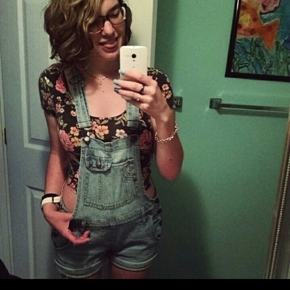 Profile Picture of Sarah Sammarco (@sammysamyoh) on Poshmark