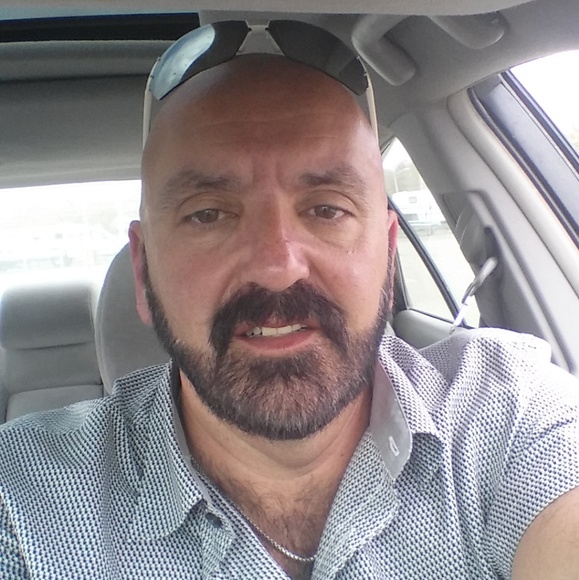Profile Picture of Mike Crossman (@mikeadextra) on Poshmark