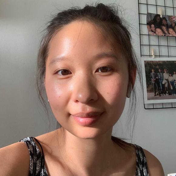 Profile Picture of Linh Do (@linhdo231) on Poshmark