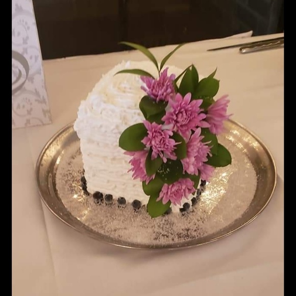 Profile Picture of Leslie Shinners (@leslieshinners) on Poshmark