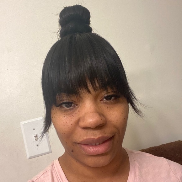 Profile Picture of Tina Lipscomb (@tinalipscomb) on Poshmark