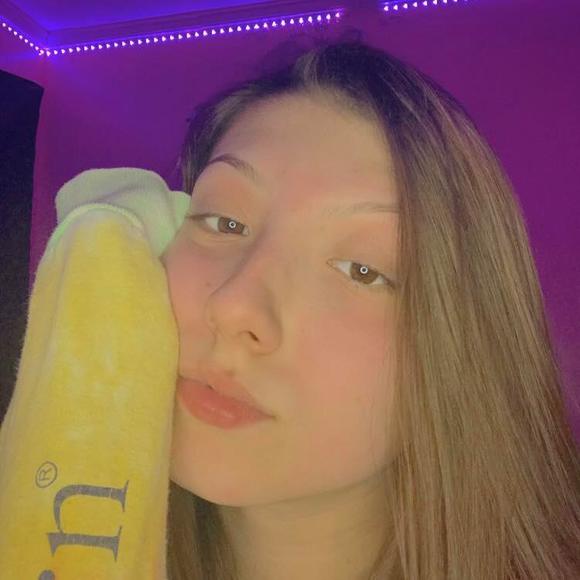 Profile Picture of Tezalynn Manders (@tezalynnmanders) on Poshmark