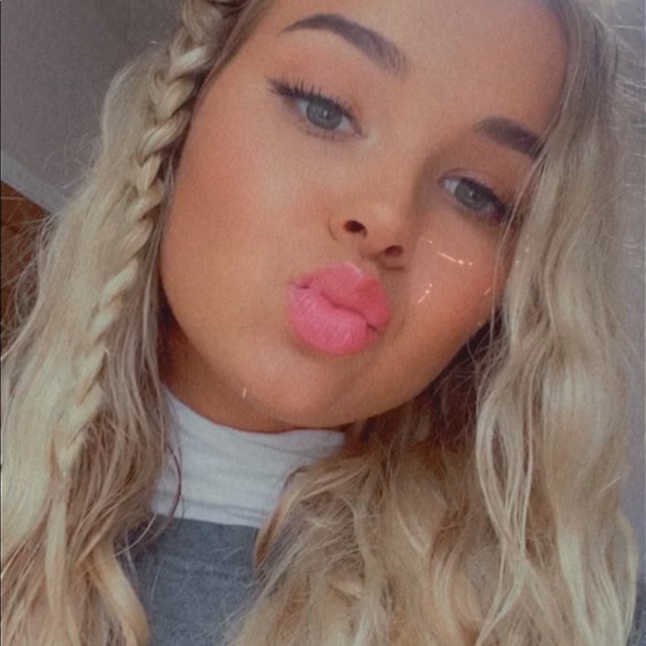 Profile Picture of Sam Denoyer (@sam_denoyer) on Poshmark