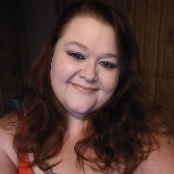 Profile Picture of Debbie Graleski (@debbiegraleski) on Poshmark