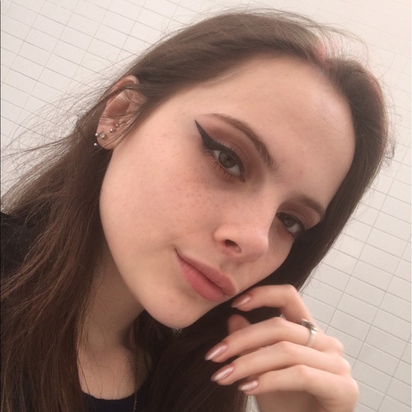 Profile Picture of Hannah Hemphill (@hannahhemphilll) on Poshmark