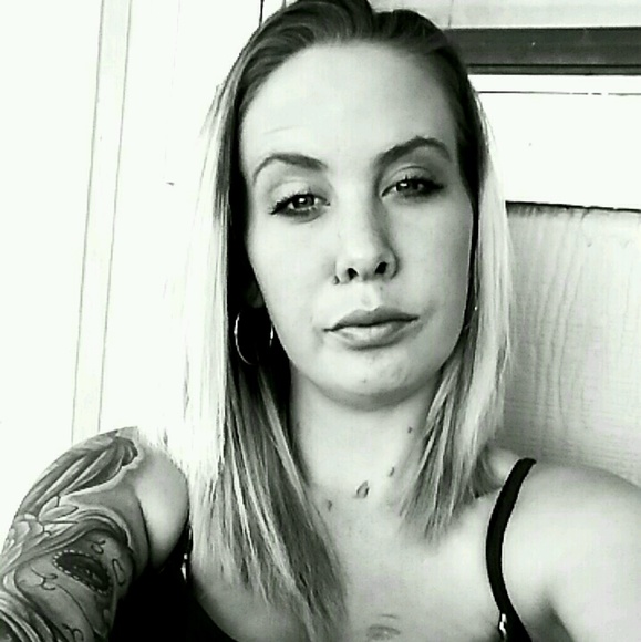 Profile Picture of Casey Dolnick (@caseylynn772) on Poshmark