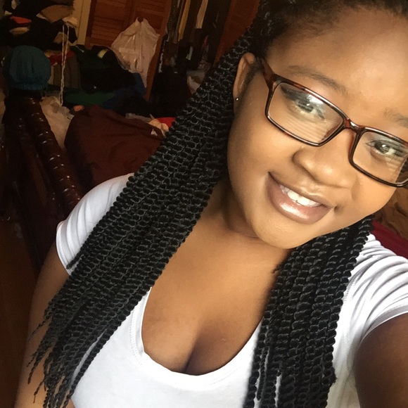 Profile Picture of Myiah Mccleave (@myiahmccleave) on Poshmark