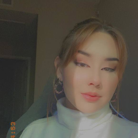 Profile Picture of Allison Wiley (@awiley9) on Poshmark