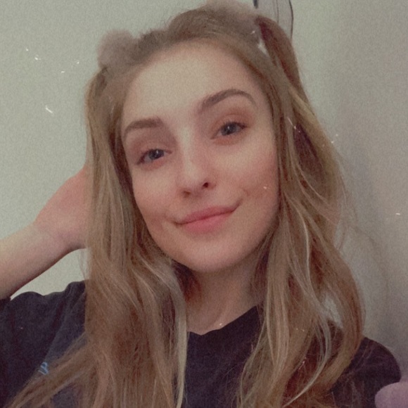 Profile Picture of Baley Schlink (@baley_schlink) on Poshmark
